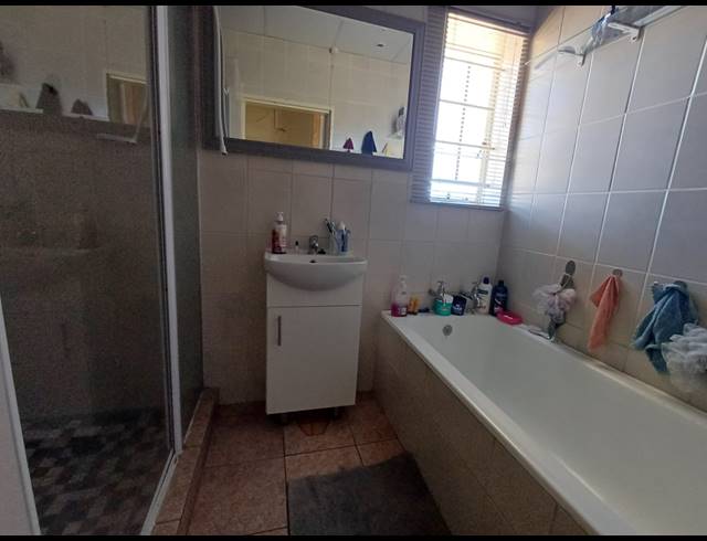 3 BEDROOM HOUSE TO LET IN VANDERBIJLPARK SW 1
